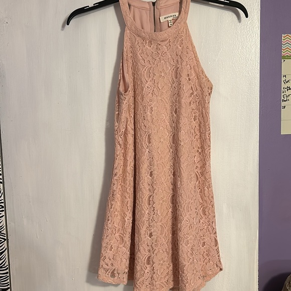 Pink lace dress - Picture 4 of 4